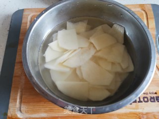 元葱土豆片炒肥牛的做法步骤：3