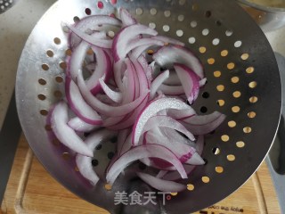 元葱土豆片炒肥牛的做法步骤：4