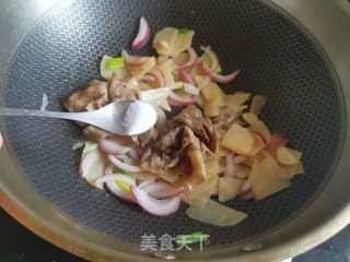 元葱土豆片炒肥牛的做法步骤：10