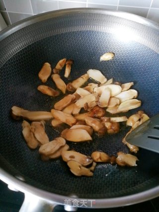 松茸腊肠煲仔饭的做法步骤：4