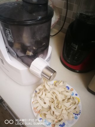 松茸五彩双色面的做法步骤：6