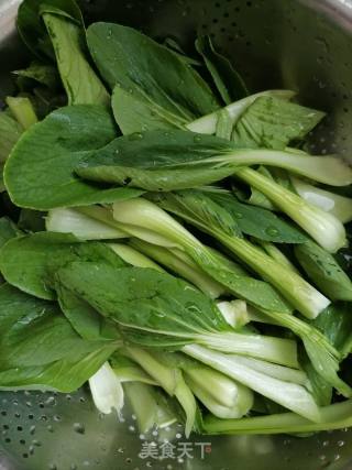香菇青菜的做法步骤：1