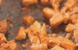青椒土豆炒肉丁的做法步骤：4
