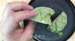 抹茶酥皮面包，表皮酥脆满满黄油味，内里软绵，一口下去满满的幸福感觉。的做法步骤：17