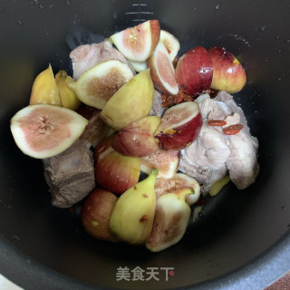 无花果枸杞骨头汤的做法步骤：3