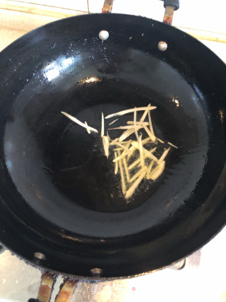 七月瓜素炒胡萝卜丝的做法步骤：3