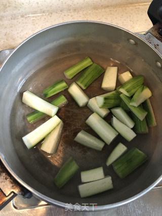 丝瓜蛋花汤的做法步骤：2