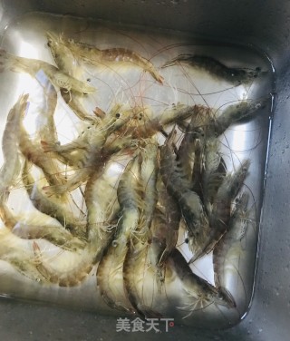 凉拌柠檬虾#酸爽开胃美食#的做法步骤：1