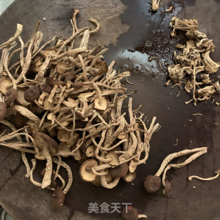 茶树菇煲番鸭汤的做法步骤：2