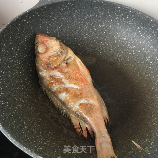 “酸爽开胃美食”酸豆角炖红石斑的做法步骤：5
