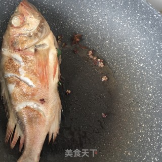 “酸爽开胃美食”酸豆角炖红石斑的做法步骤：6
