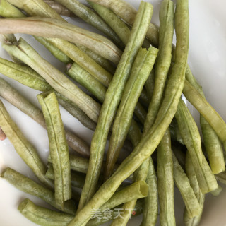 “酸爽开胃美食”酸豆角炖红石斑的做法步骤：9
