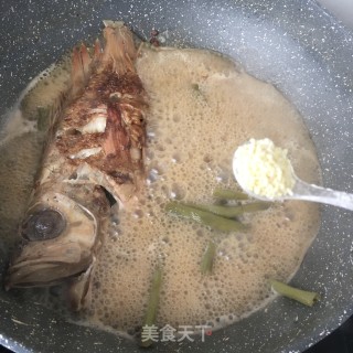 “酸爽开胃美食”酸豆角炖红石斑的做法步骤：16