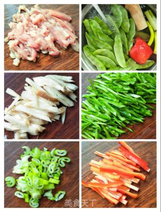 里脊甜椒蘑菇炒梅豆的做法步骤：2