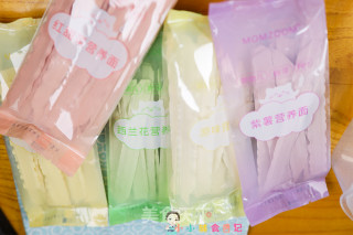 9个月以上辅食花边面抱蛋的做法步骤：1