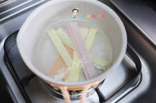 9个月以上辅食花边面抱蛋的做法步骤：3