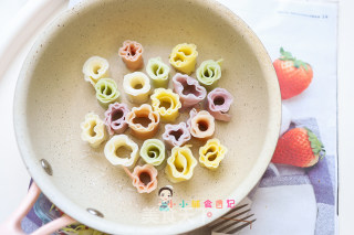 9个月以上辅食花边面抱蛋的做法步骤：6