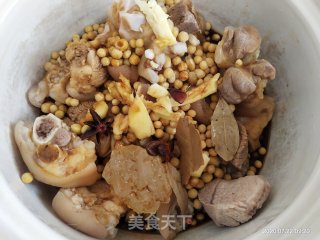黄豆焖猪脚的做法步骤：4