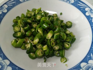 青椒炒苦瓜的做法步骤：3