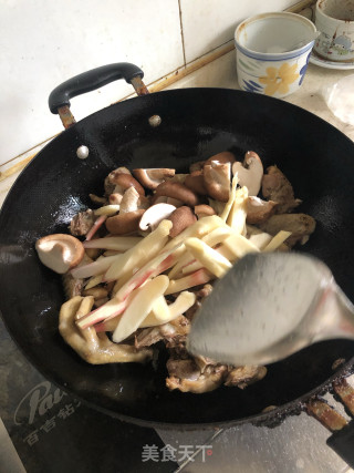 嫩姜烧麻鸭的做法步骤：5
