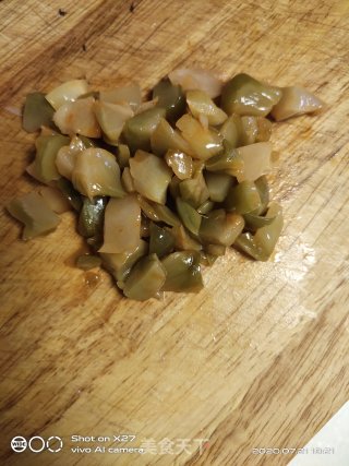 榨菜焖黄鱼的做法步骤：3