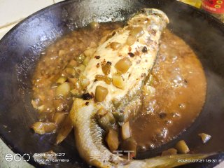 榨菜焖黄鱼的做法步骤：5