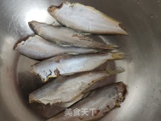香煎刺鱼的做法步骤：1