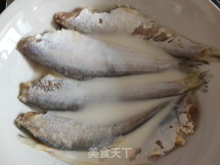 香煎刺鱼的做法步骤：3