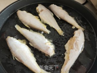 香煎刺鱼的做法步骤：4