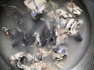 煲乌鸡汤的做法步骤：2