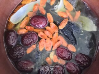 煲乌鸡汤的做法步骤：7