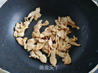 西瓜皮炒鸡肉的做法步骤：3
