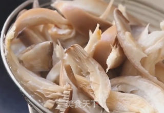 凉拌蘑菇的做法步骤：1