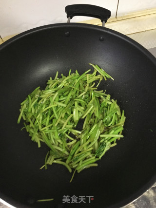 野芹炒苋菜梗的做法步骤：6