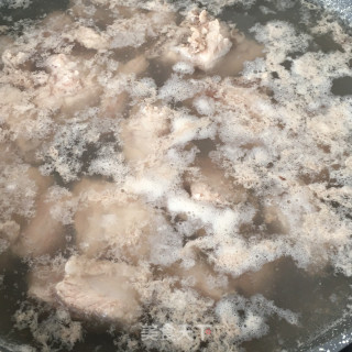 “酸爽开胃美食”酸豆角烧排骨的做法步骤：6
