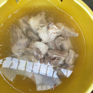 “酸爽开胃美食”酸豆角烧排骨的做法步骤：7