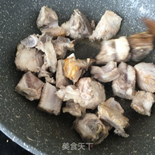 “酸爽开胃美食”酸豆角烧排骨的做法步骤：11