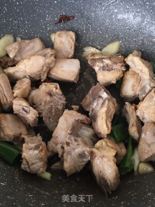 “酸爽开胃美食”酸豆角烧排骨的做法步骤：13
