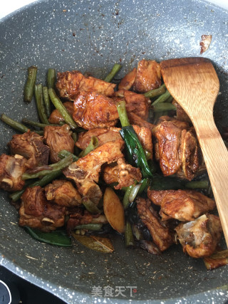 “酸爽开胃美食”酸豆角烧排骨的做法步骤：18