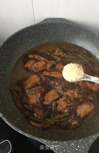 “酸爽开胃美食”酸豆角烧排骨的做法步骤：20