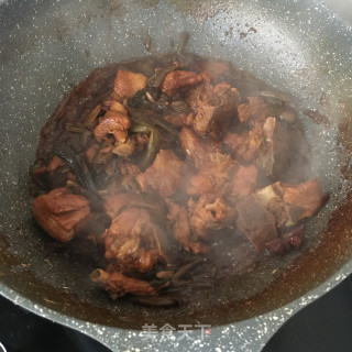 “酸爽开胃美食”酸豆角烧排骨的做法步骤：21