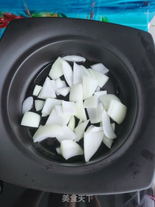 砂锅鸡腿肉的做法步骤：2