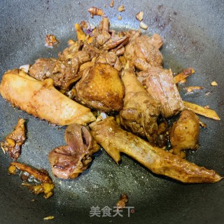 鸭肉芋头粉丝煲的做法步骤：9