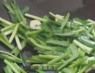 豆芽炒韭菜的做法步骤：4