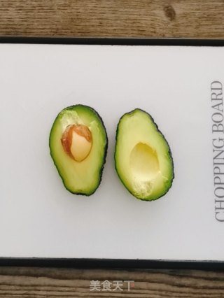 牛油果香蕉奶昔的做法步骤：1