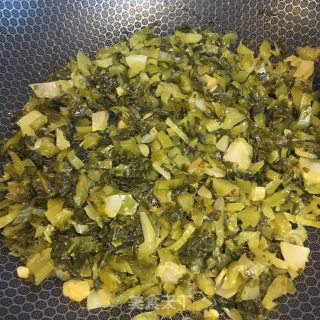 酸菜炒牛肉的做法步骤：2