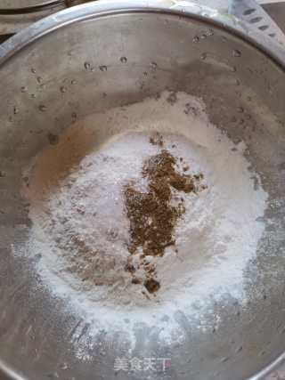 早餐鸡蛋饼的做法步骤：2