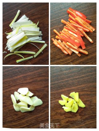 秋葵甜椒银芽炒鸡蛋的做法步骤：3