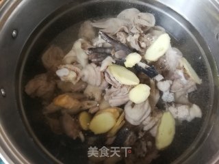 虫草花山药红枣土鸡汤的做法步骤：5