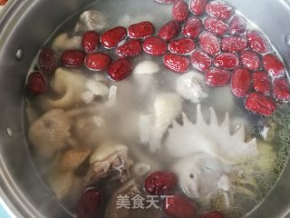 虫草花山药红枣土鸡汤的做法步骤：10